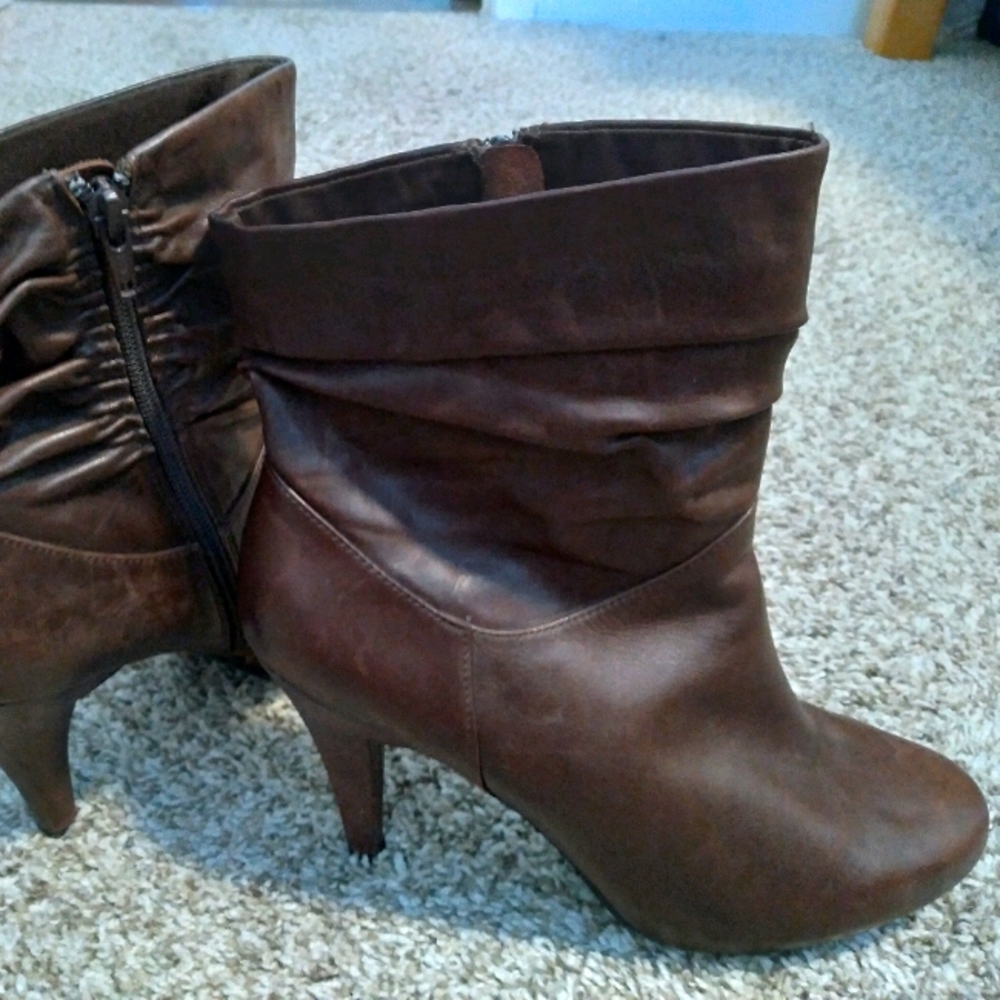 Brown pleather Worthington Heels